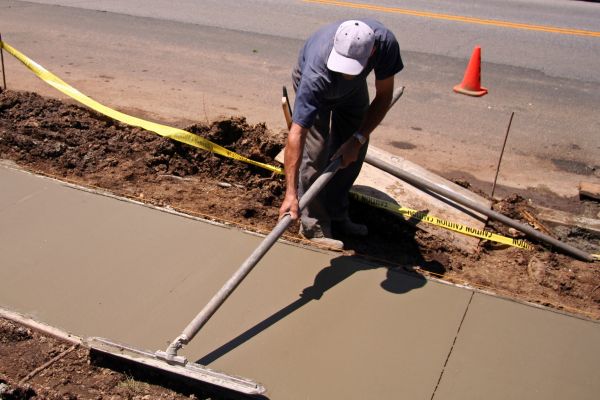 Cost of Sidewalk Pouring in Folsom